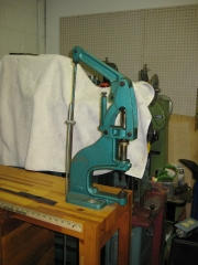 Eyelet attaching machine, Green